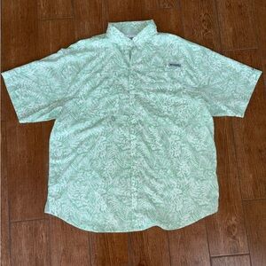 Columbia Green and White Casual Button Down Shirt